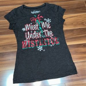 Medium Rocker Girl christmas sexy meet me under the mistle toe T-shirt